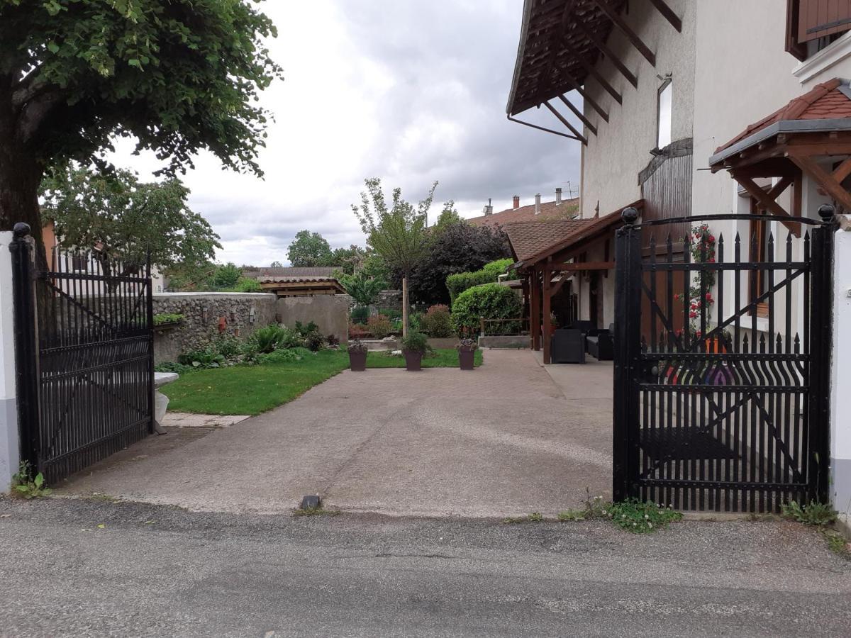 Les Copains D'Abord Villa Beaucroissant Exterior photo