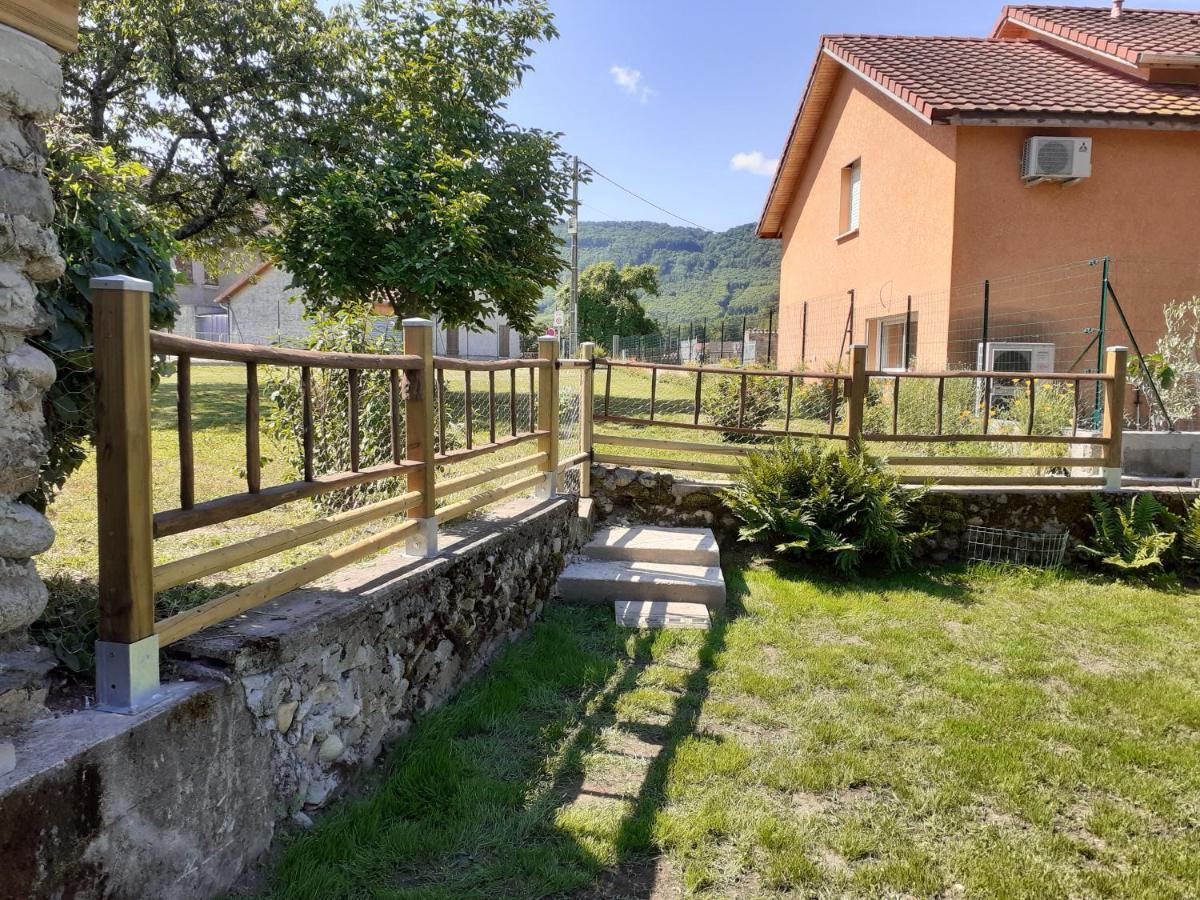 Les Copains D'Abord Villa Beaucroissant Exterior photo